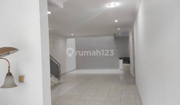 Rumah 2 Lantai Sudah Renovasi Semi Furnished SHM di Intercon Cluster, Jakarta Barat 2