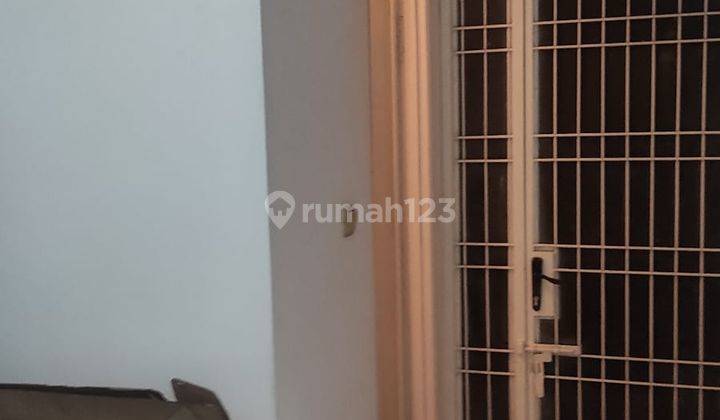 Rumah 2 Lantai Sudah Renovasi Semi Furnished SHM di Intercon Cluster, Jakarta Barat 2