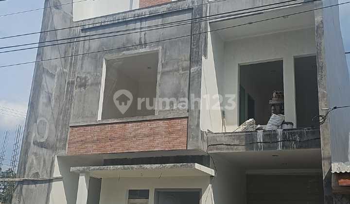 Rumah Baru 3 Lantai Proses Bangun di Daerah Sulfat, Malang