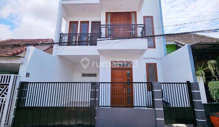 Rumah Modern 2 Lantai Siap Huni Di Cakalang Blimbing, Malang 1