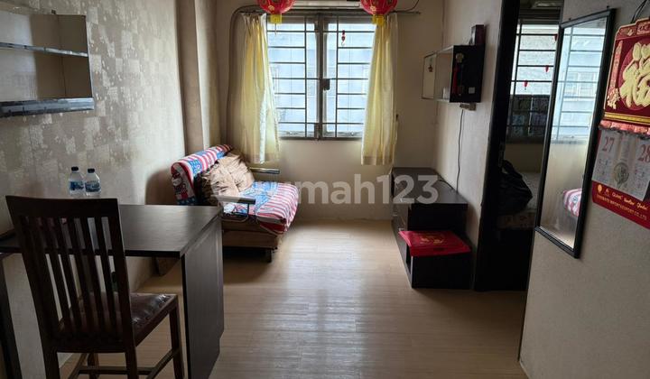 City Park, Cengkareng, West Jakarta.. For Sale 9th Floor Apartment, Furnished, Ready to Occupy, Tap Water, 2 Bedrooms, 1 KM, SHGB.-1V4n