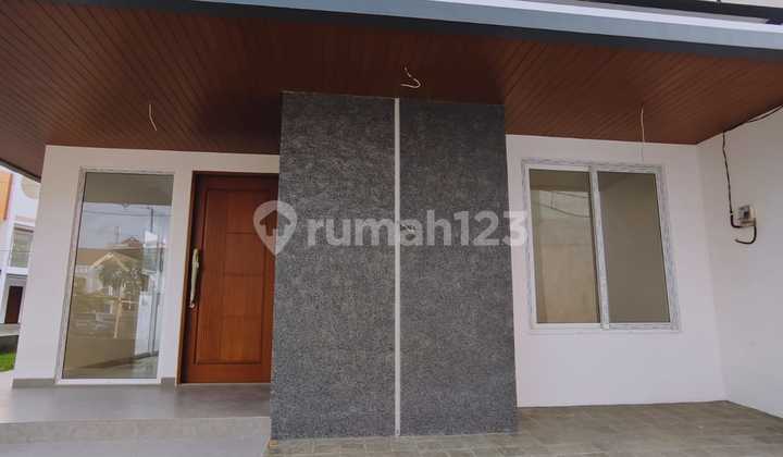 Taman Surya 5, Pegadungan, Kalideres, Jakbar..Dijual Rumah Baru Gress dan Hook 3 Lt, Hadap Timur Laut dan Tenggara, Row Jln 3 Mbl, Parkir Luas Lega Lapang, PLN 4400W, Shm.-M1tv