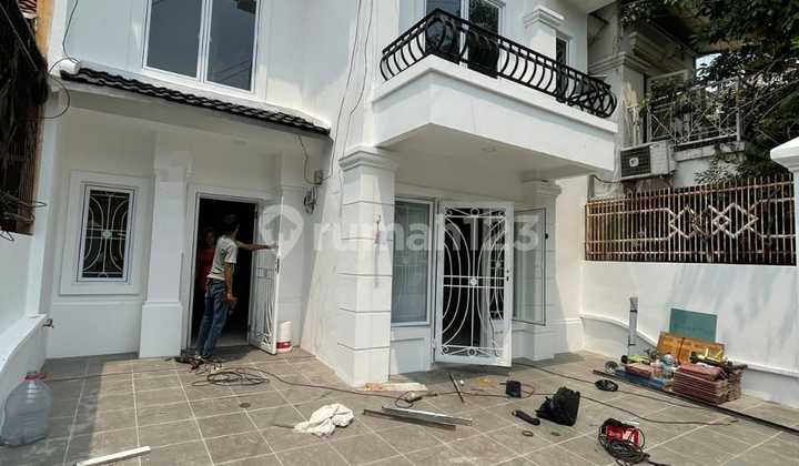 Citra 2 Ext, Jakbar..Dijual Rumah 2 Lt, Baru Renov Semua, Hadap Timur Laut, Row Jln 3 Mbl, SHM.