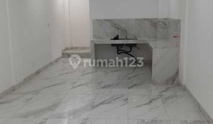 Taman Palem, Jakbar..Dijual Rumah 3 Lt, Bangunan Baru, Hadap Selatan, Air Pam, Row Jln 2 Mbl.-F7 2