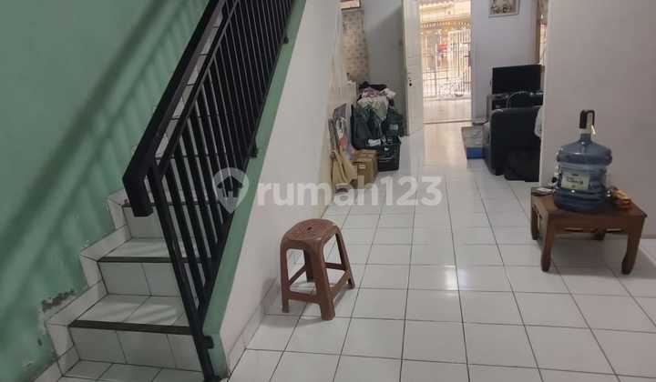 Citra 2 Ext, Pegadungan, Kalideres, West Jakarta. For Sale: 2-Story House, Northeast Facing, 2-Car Road Access, 2200w PLN Electricity, PAM Water, SHM Certificate.