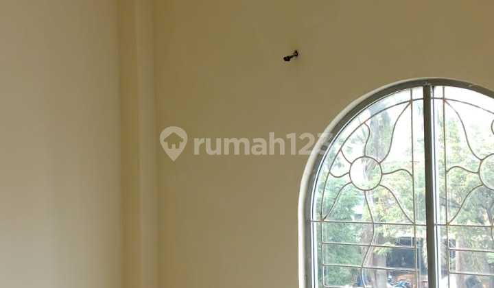 Taman Surya 5, Pegadungan, Kalideres, Jakbar..Dijual Ruko 3 Lantai, Hadap Jalan, 3 Toilet.-Kw3