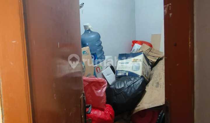 Taman Palem, Jakbar..Dijual Rumah 2 Lt, Hadap Barat Daya, Blok Bagus, Row Jln 3 Mbl, Depan Taman, PLN 4400W, Air Pam, Legalitas SHM - Flz.1225 2