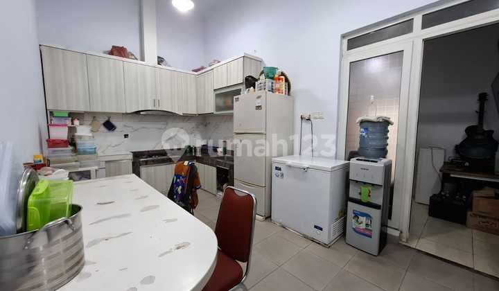 Quick Sale 3-Story House, Northeast Facing, 2-Car Road Row, 1100w Electricity, Piped Water, SHM in Park Residence, Taman Surya, West Jakarta 1