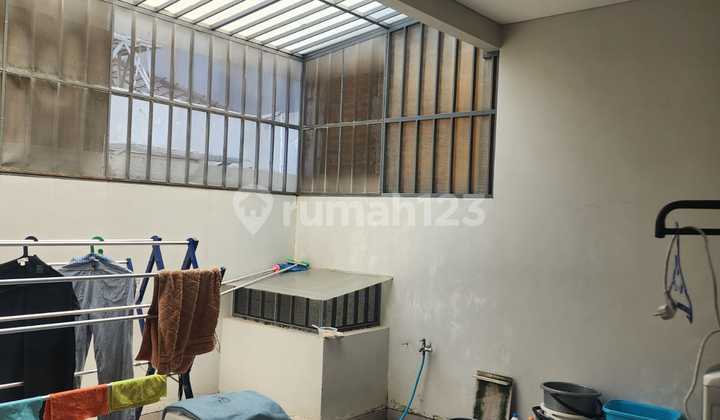 Golf Lake, Cengkareng, Jakbar..Dijual Cepat Rumah 2 Lt, Hadap Selatan, Semi Furnish, Akses Jalan 3 Mbl, PLN 5500W, Shm.-D3 2