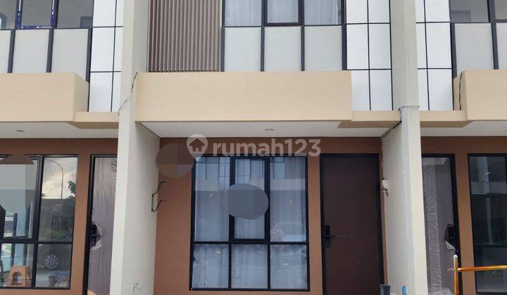 Disewakan Rumah Baru 2 lt, hdp Timur, air WTP, listrik 1300w di Royal Palm Blossom, Pegadungan, Kalideres, Jakbar 1