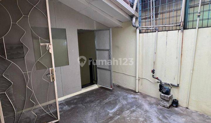 Disewakan Rumah 1 Lantai Seperempat, Hadap Timur, Air Pam, Listrik 1300w di Metro Permata 1, Karang Tengah, Tangerang 2