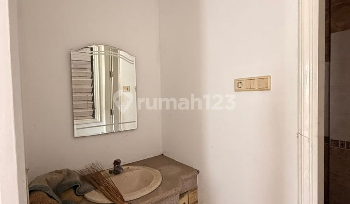 Permata Buana, Kembangan, Jakbar..Dijual Rumah 2 LT, Posisi Hook, Butuh Renov, Hadap Utara dan Barat, Shm.-Rr 2