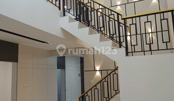 Taman Palem, Cengkareng, Jakbar..Dijual Rumah 3 LT, Minimalis Modern Mewah, Semi Furnish Interior, Hadap Timur Laut, High Ceiling, Ada Tempat Cuci Jemur, Balkon Luas LT 2 dan 3, Row Jln 3 Mbl, Ada Kanopi, Shm.-Al.4lx