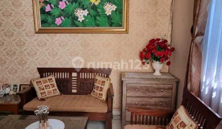 Kebon Jeruk Park, Intercon, West Jakarta.. For Sale 2-Story House, Facing the Park, East Orientation, Row Width for 3.5 Cars, Roof Frame with Hollow Steel, 2200w Electricity, PAM Water. 2