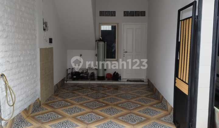 Kav Polri, Jelambar, Jakbar..Dijual Rumah 3 Lantai Full Siap Huni, Baru Renov, Hadap Barat, IMB dan PBB Sudah Dipisah, Toren Diatas, Gang Buntu, AC Baru 1Pk Daikin, PLN 2200, Air Sumur, Shm.-M31l