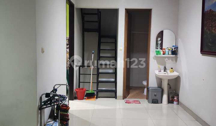 Citra 2, Kalideres, Jakbar..Dijual Rumah 2.5 Lt, Furnish, Hadap Barat Daya, Dekat Taman, Siap Huni. 2