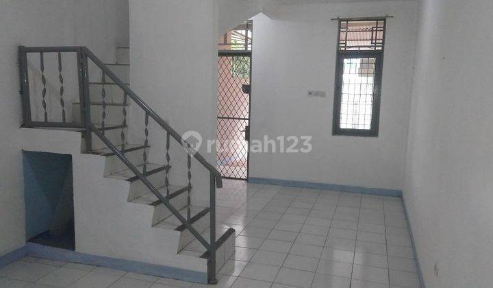 Disewakan Rumah 2 Lantai, Hadap Selatan, Deposit 5 Juta, PLN 2200w, Air PAM di Taman Palem Lestari, Cengkareng, Jakarta Barat 1