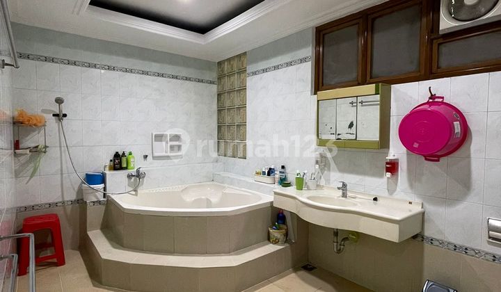 Sunter Paradise, Jakut..Dijual Rumah 2 Lt, Hadap Timur Laut, Kondisi Rapi Siap Huni, Depan Ada Taman, Lantai Marmer, Listrik 23000w, Sertifikat SHM Baru di Perpanjang Thn 2023.