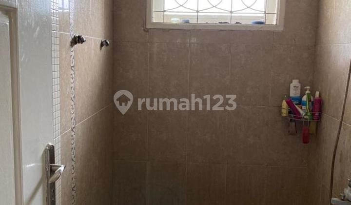 Taman Palem, Cengkareng, Jakbar..Dijual Rumah 3 Lt Full Rooftop, Hadap Barat Daya, Row Jln 3 Mbl, Dekat Sportclub, Full Furnish, PLN 5500W, Shm.-M1tv 2