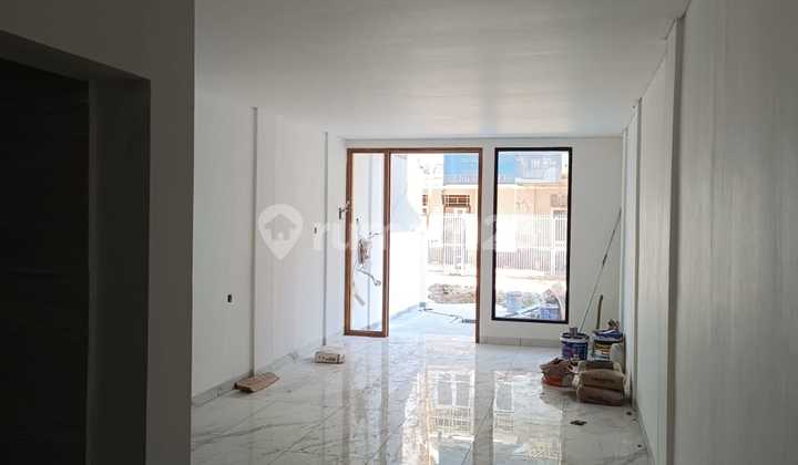 Taman Palem, Jakbar..Dijual Rumah 3 Lt, Brand New, Minimalis, Hadap Selatan, Blok Tdk Pernah Banjir Sama Sekali, Row Jln 2 Mbl, IMB ada, SHM.