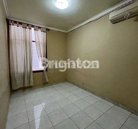 Disewakan Rumah, Hadap Selatan, Listrik 4400w, Shm di Duri Kepa, Jakarta Barat 2