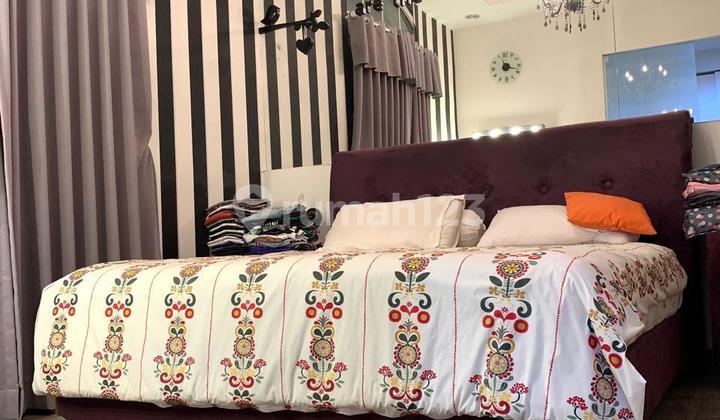 For Sale: 2-Story Ready-to-Occupy House, Facing North, Semi-Furnished, 4400w Electricity, WTP Water, SHM. Located in Cluster Europe, Green Lake, Cipondoh, Tangerang.