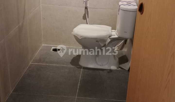 Duri Kepa, Jakbar..Dijual Rumah Baru 2 Lt, Sisa 2 Unit, Hadap Selatan, Row Jln 2 Mbl Agak Mepet, Semi Furnish, Carport 1, Listrik 2200w, Air PAM, SHM. 2