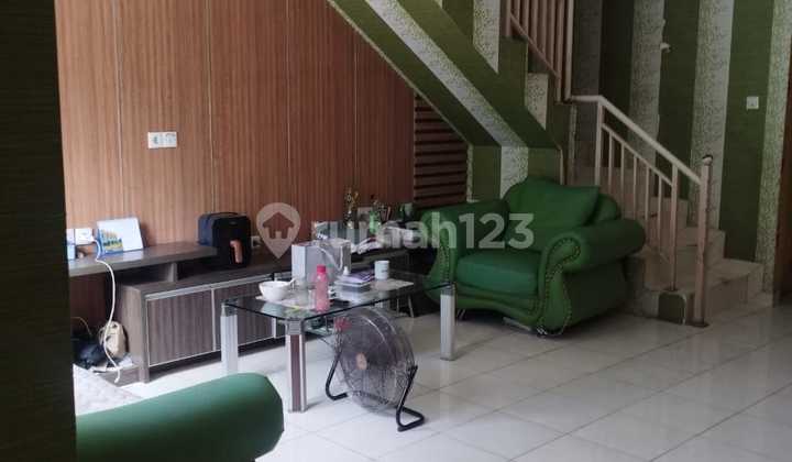 Taman Semanan Indah, Jakbar. Termurah !!! Dijual Rumah 2 Lt, Rapi Bagus dan Sudah Renov, Air Tanah dan jika Mau Pam bisa Urus, PLN 4400W.