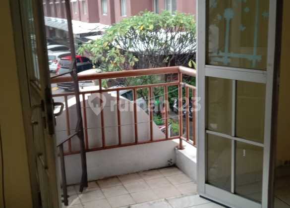 Dijual Murah Banget!! Silahkan di cek Market dan Lokasi!! Town House, Unit di Lantai Atas, Fee Biaya Parkir 1 Motor dan 1 Mobil, Sertifikat SHMRSS di City Resort, Cengkareng, Jakarta Barat 2