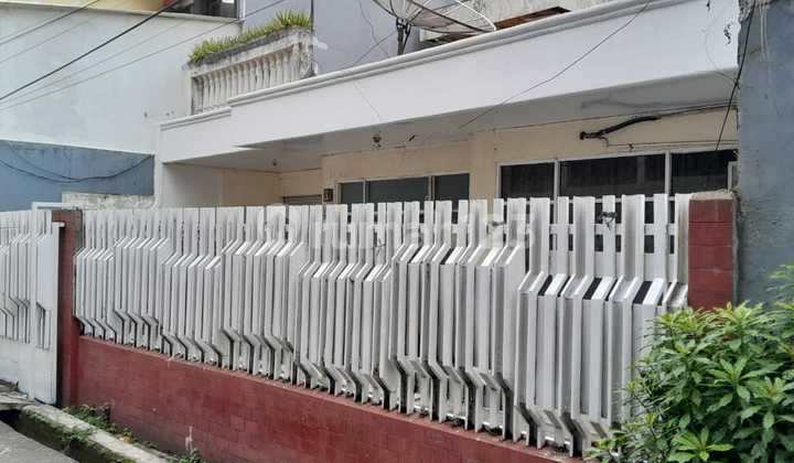 Krukut, Taman Sari, Jakbar..Dijual Rumah 2 Lt, Luas dan Lokasi Strategis di Pusat Kota, Ruang Lapang dan Pencahayaan Alami, Dekat Stasiun Duri dan Tanah Abang.-V.t1k4 2