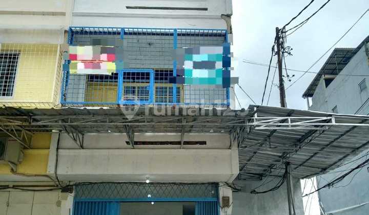 Duri Kosambi, Jakbar..Dijual Ruko dan Gudang, Unfurnished, Pondasi Beton, Dinding Batu Bata, Lantai Keramik, Plafon Triplek, Kondisi Bangunan Masih Kokoh dan Siap Pakai.