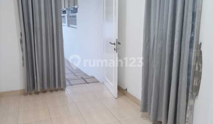 Dijual Rumah 2 Lantai di Boulevard, Hadap Timur, Row Jalan 3 Mobil, Listrik 4400, Kosongan, Carport 2, SHM di Duta Garden, Batu Ceper, Tangerang 2