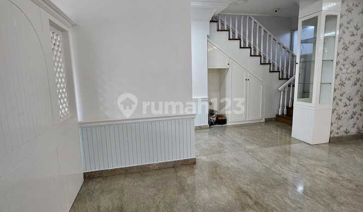 Mutiara Taman Palem, Cengkareng, Jakbar..Dijual Rumah Hoek, Hadap Utara dan Barat, Ada Cctv, AC, Solahart, Filter Air, Pompa, Lemari, Meja, PLN 11000W, Air Pam, Shm.-R1bp 2