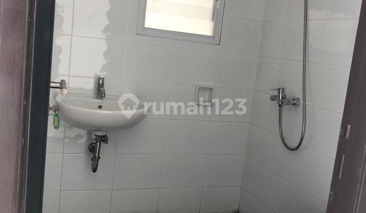 Citra 6, Jakbar..Dijual Rumah 2 Lt, Hadap Barat Daya, Lokasi Bagus Dekat Taman, Ada Halaman Belakang, Ada Gudang, Listrik 3500w, Air WTP. 2