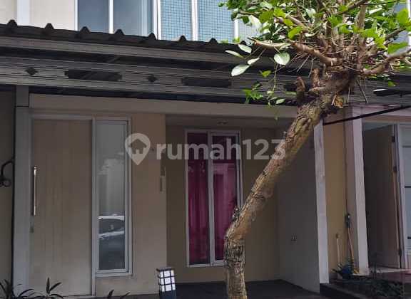 Cluster Virginia Village, Gading Serpong, Tgr.. For Quick Sale, Owner in Urgent Need (Huge Loss) 2-Story Mezzanine Type House, Close to SMS Mall and Famous Schools, Suitable for Young Couples/Investment, 2nd Floor Rooms Already Vinyl-Fitted.