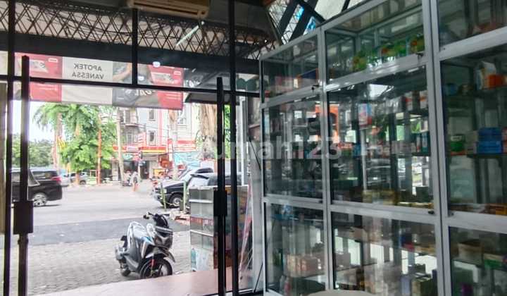 Taman Palem, Jakbar..Dijual Ruko 3.5 Lt, Hadap Timur Laut, Hadap Jalan Raya, Listrik 7700W, Air Pam, Legalitas Hgb.-Flz