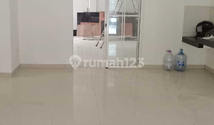 Green Lake City Cluster Europe - SHM - Sudah Renovasi - Ready - 3Kt - 3Km - 2 Lantai - Bebas Banjir - Bagus