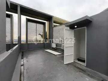 Golf Lake Venice, Cengkareng, West Jakarta..For Sale: 3.5-Story Shop House, Facing Highway, Already Waterproofed, Equipped with Verkronn Freight Elevator, Suitable for Online Business and Office Because Brand is Visible from Highway, PLN 10600W, HGB - Building Area.