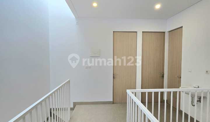 Little Santorini, Joglo, Jakbar..Dijual Rumah Baru, Sisa 1 Unit Terakhir, PLN 3500w, Hadap Timur. 2