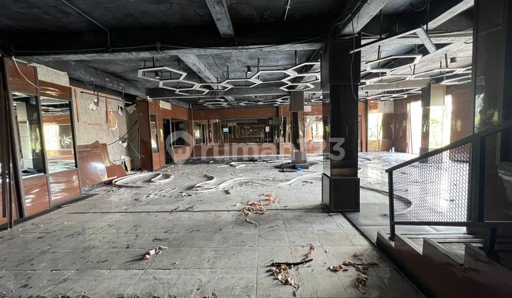 Taman Palem Lestari, Cengkareng, Jakbar..Dijual Ruko 3 Gandeng 5 Lantai, Sudah Dijebol 3 Unit Jadi Satu, Lift Baru Merk Schindler Swiss, Full Renov, Kaca Jumbo Tempered, Hadap Utara, Parkir Besar, SHM.