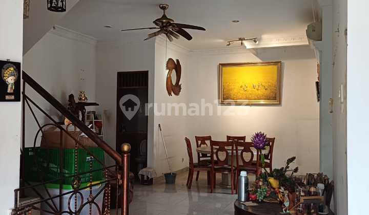 Citra 3, Jakbar..Dijual Rumah 2.25 Lt, Hoek, Hadap Timur dan Selatan, Rumah Sangat Terawat dan Bersih, Lokasi Aman dan Nyaman, PLN 7700w, SHM.