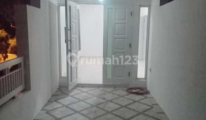 Dijual Rumah 2 Lantai di Boulevard, Hadap Timur, Row Jalan 3 Mobil, Listrik 4400, Kosongan, Carport 2, SHM di Duta Garden, Batu Ceper, Tangerang 1