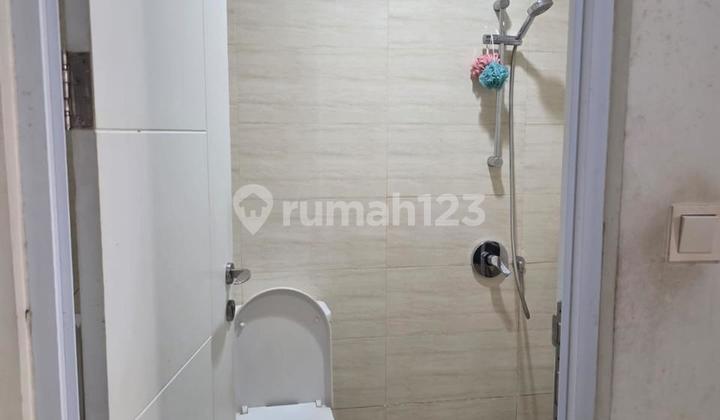 Cluster Amerika Latin, Green Lake, Tgr..Dijual Rumah 2 lt, Siap Huni, Hadap Selatan, Semi Furnish Yang Menempel, AC 5, Kitchen Set, Listrik 4400w, Air WTP, SHM. 2