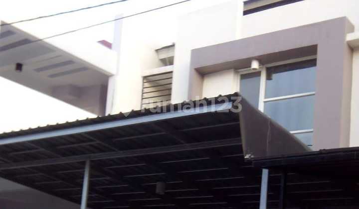 Poris Paradise Exclusive - Minimalis -2.5Lantai - Sudah Renovasi Total - Rangka Atap Baja Ringan -Genteng Beton- Hadap Utara - SHM - Timggal Bawa Koper - Dalam Cluster- Jual Cepat