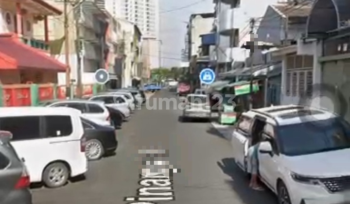 Jln Pinangsia, Taman Sari, Jakbar..Dijual Rumah Hitung Tanah, Boulevard, 3.5 Lantai, Hadap Selatan, Akses 1 Arah , Row Jalan Sangat Lebar 2 Mobil, PBB 2026(Njop) 4.992.320.000, Parkir Mudah, PLN 7700W, Shm.-V.3rv4n Jln Pinangsia, Taman Sari, Jakbar..Dijual Rumah Hitung Tanah, Boulevard, 3.5 Lantai, Hadap Selatan, Akses 1 Arah , Row Jalan Sangat Lebar 2 Mobil, PBB 2026(Njop) 4.992.320.000, Parkir Mudah, PLN 7700W, Shm.-V.3rv4n