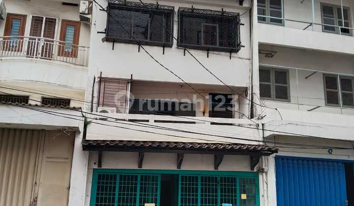 Jln Pinangsia, Taman Sari, Jakbar..Dijual Rumah Hitung Tanah, Boulevard, 3.5 Lantai, Hadap Selatan, Akses 1 Arah , Row Jalan Sangat Lebar 2 Mobil, PBB 2026(Njop) 4.992.320.000, Parkir Mudah, PLN 7700W, Shm.-V.3rv4n Jln Pinangsia, Taman Sari, Jakbar..Dijual Rumah Hitung Tanah, Boulevard, 3.5 Lantai, Hadap Selatan, Akses 1 Arah , Row Jalan Sangat Lebar 2 Mobil, PBB 2026(Njop) 4.992.320.000, Parkir Mudah, PLN 7700W, Shm.-V.3rv4n