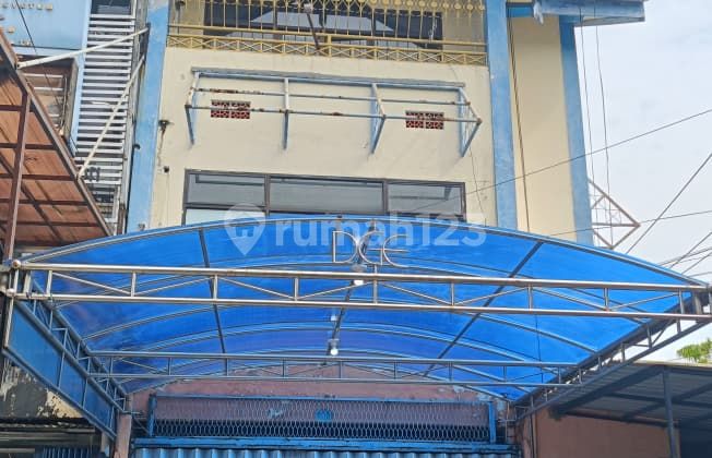 3-story Shophouse in South Nginden Intan, Suitable for Business, Only 2.2 Billion IDR 1