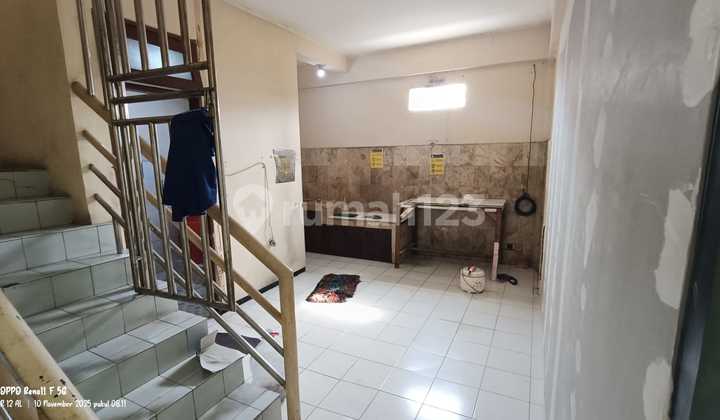 3-story Shophouse in South Nginden Intan, Suitable for Business, Only 2.2 Billion IDR 2