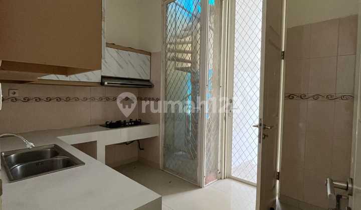 For rent: Long Beach Pakuwon City house, 8x18, 2-story, furnished.