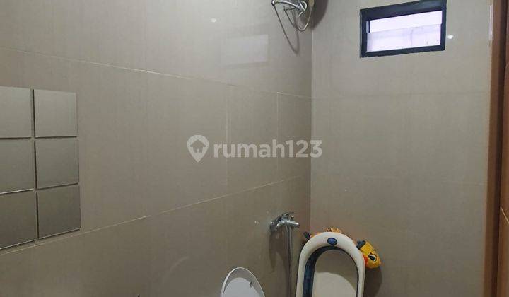 kamar mandi rumah 3 lantai cibubur city